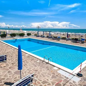 Sea View With Swimming Pool Appartamento